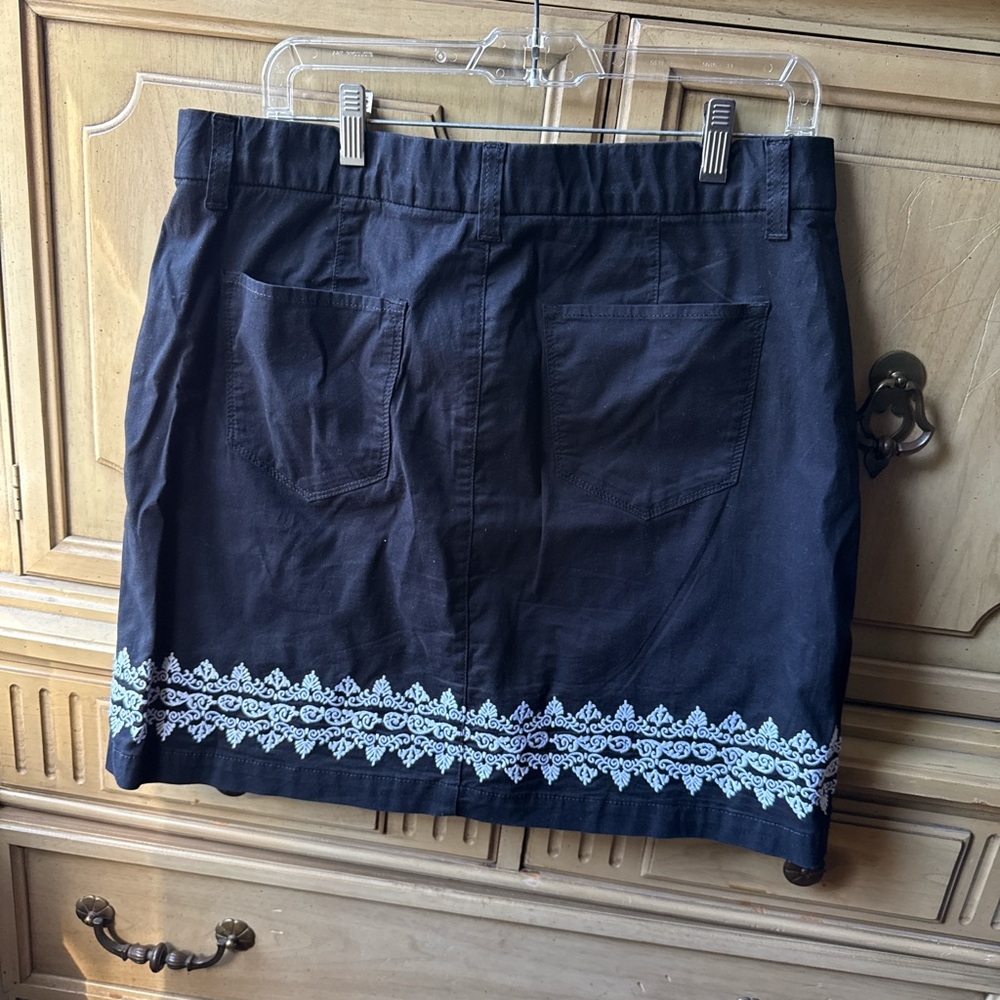 Skirt - Picture 2 of 3